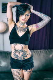 Leigh Raven Tattooed Hottie 02