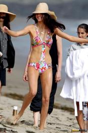 Sexy Celeb Kendall Jenner In Bikini 09