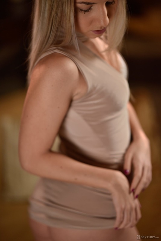 Slim Babe Mona 02