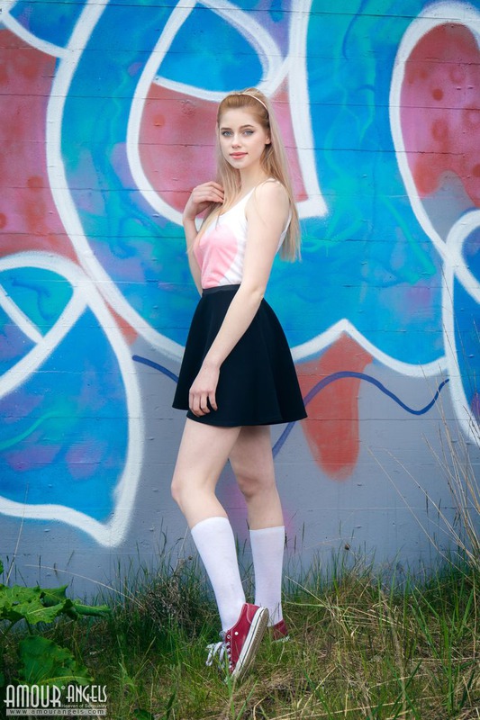 Slim cutie posing naked 00