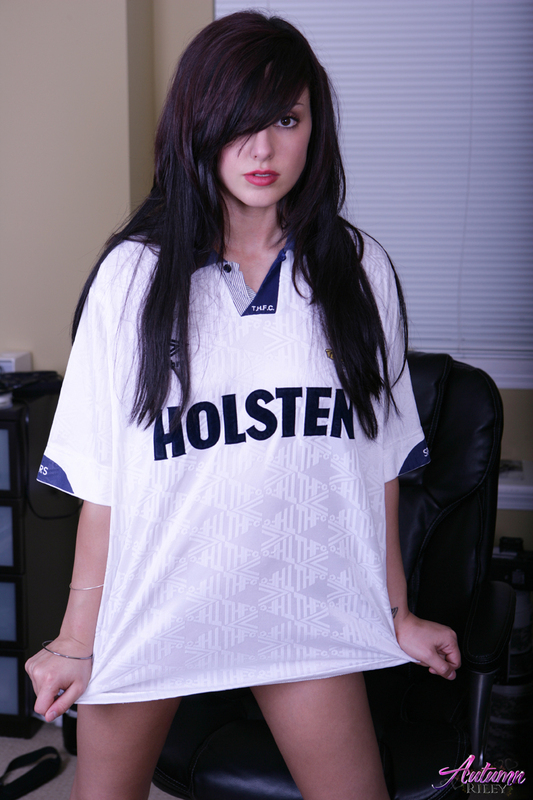 Black Haired Babe Autumn Riley 12