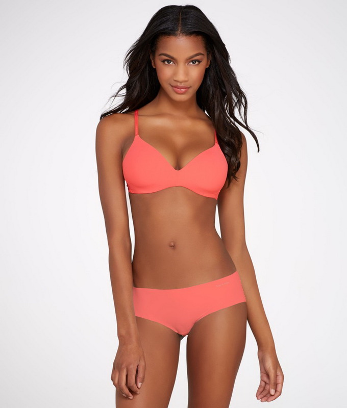Lingerie Model Ebonee Davis 12