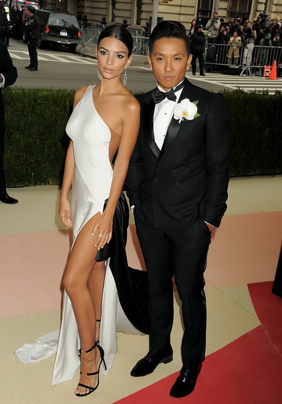 Emily Ratajkowski Braless 02