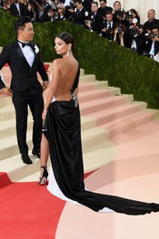 Emily Ratajkowski Braless 15