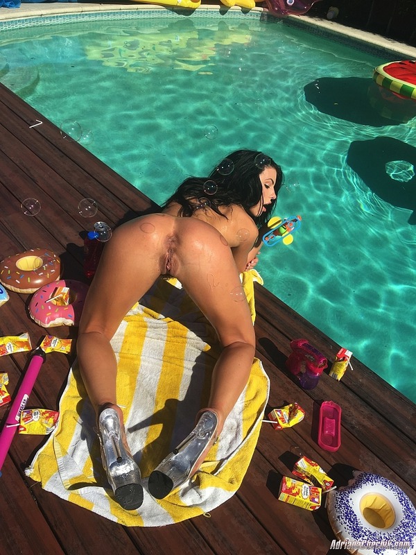 Adriana Chechik Nude By The Pool 11