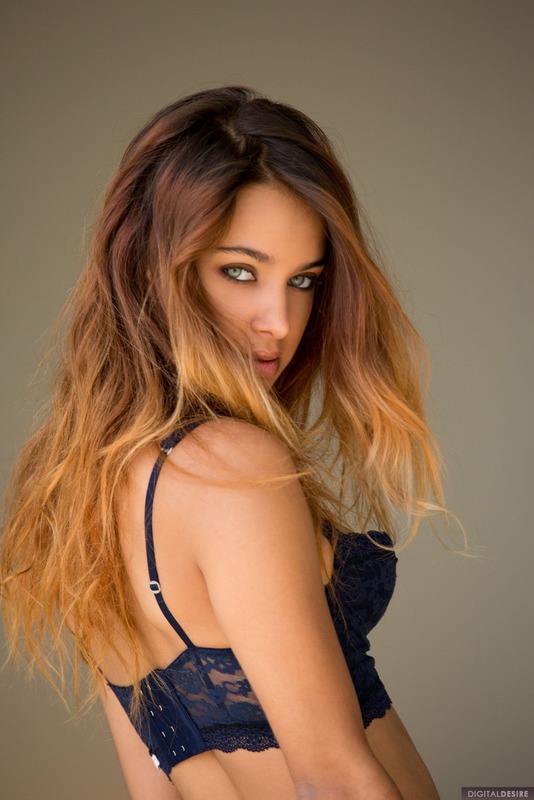 Beautiful Uma Jolie 02