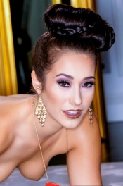 Beaity Elegant Babe Eva Lovia Stripping 16