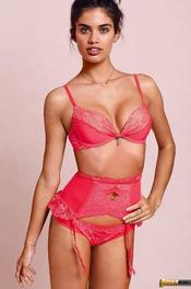 Celeb Hottie Sara Sampaio  13
