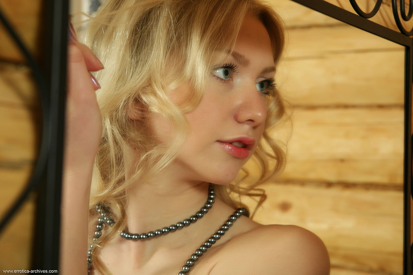 Hot Blonde Kaly Yoala 12