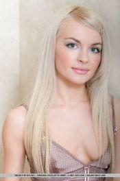 Delicious Blondie Helen F 17