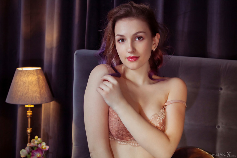 Violet Hue 00