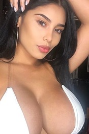 Big Boobed Babe Mia Francis  14