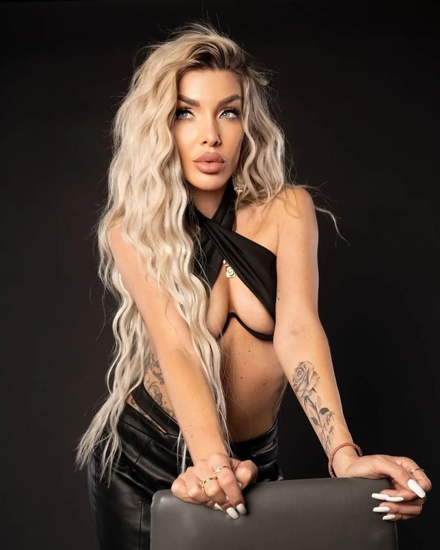 Chrixtina Rose 22