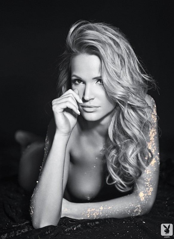 Naked Beauty Linda Katalin Zimany 11