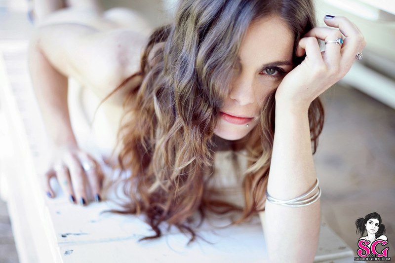 Glamour Suicide Girl 13