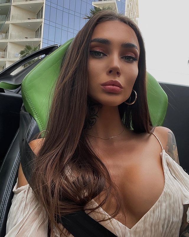 Anastasiya 19