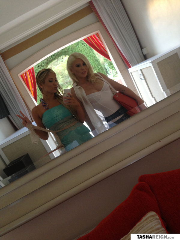 Blonde Bombshell Tahsa - Exclusive Pics 01